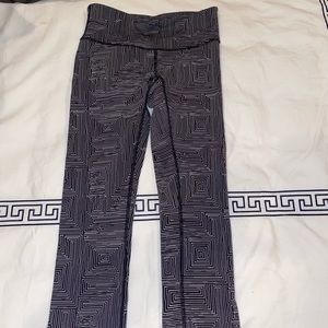 Lululemon pattern crop